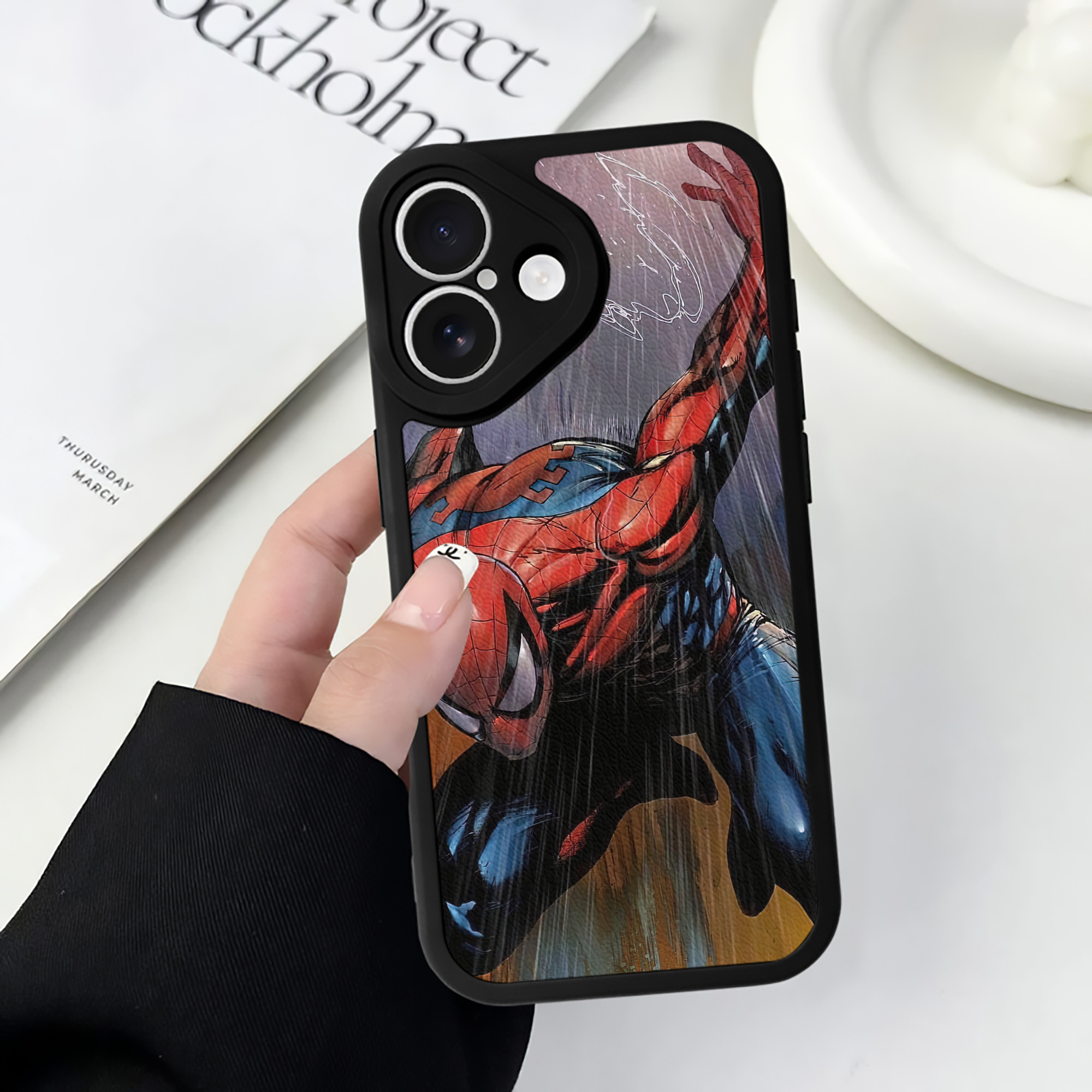 （画像用） Spider Man スパイダーマン 【iPhone 16シリーズ対応】シリコンスマホケース（レザー調） 材質：シリコン